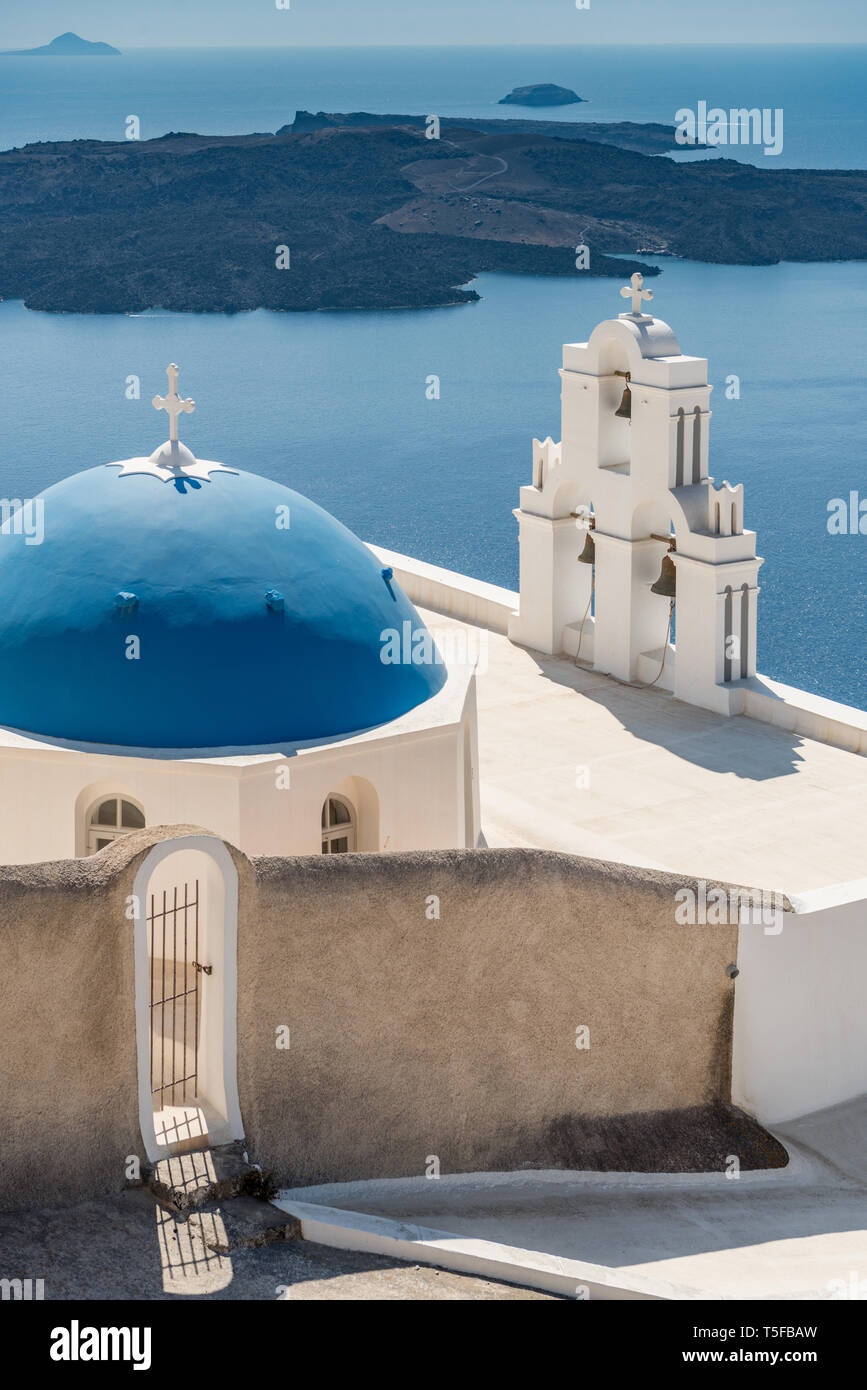 Cupola della chiesa ortodossa in Fira di Santorini Foto Stock