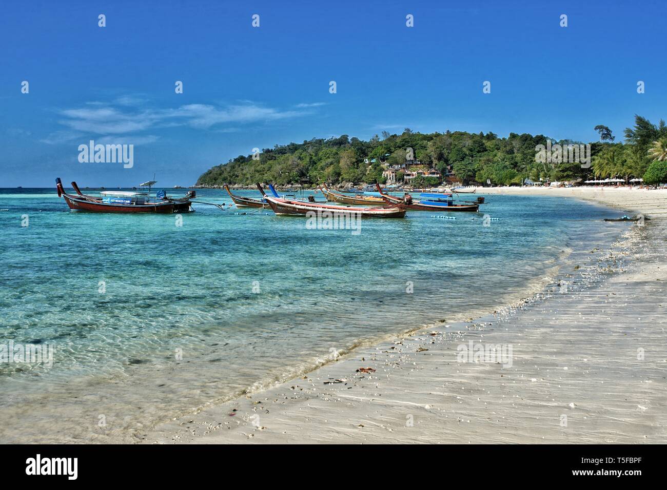 Barche a Pattaya Beach, Koh Lipe, Thailandia Foto Stock