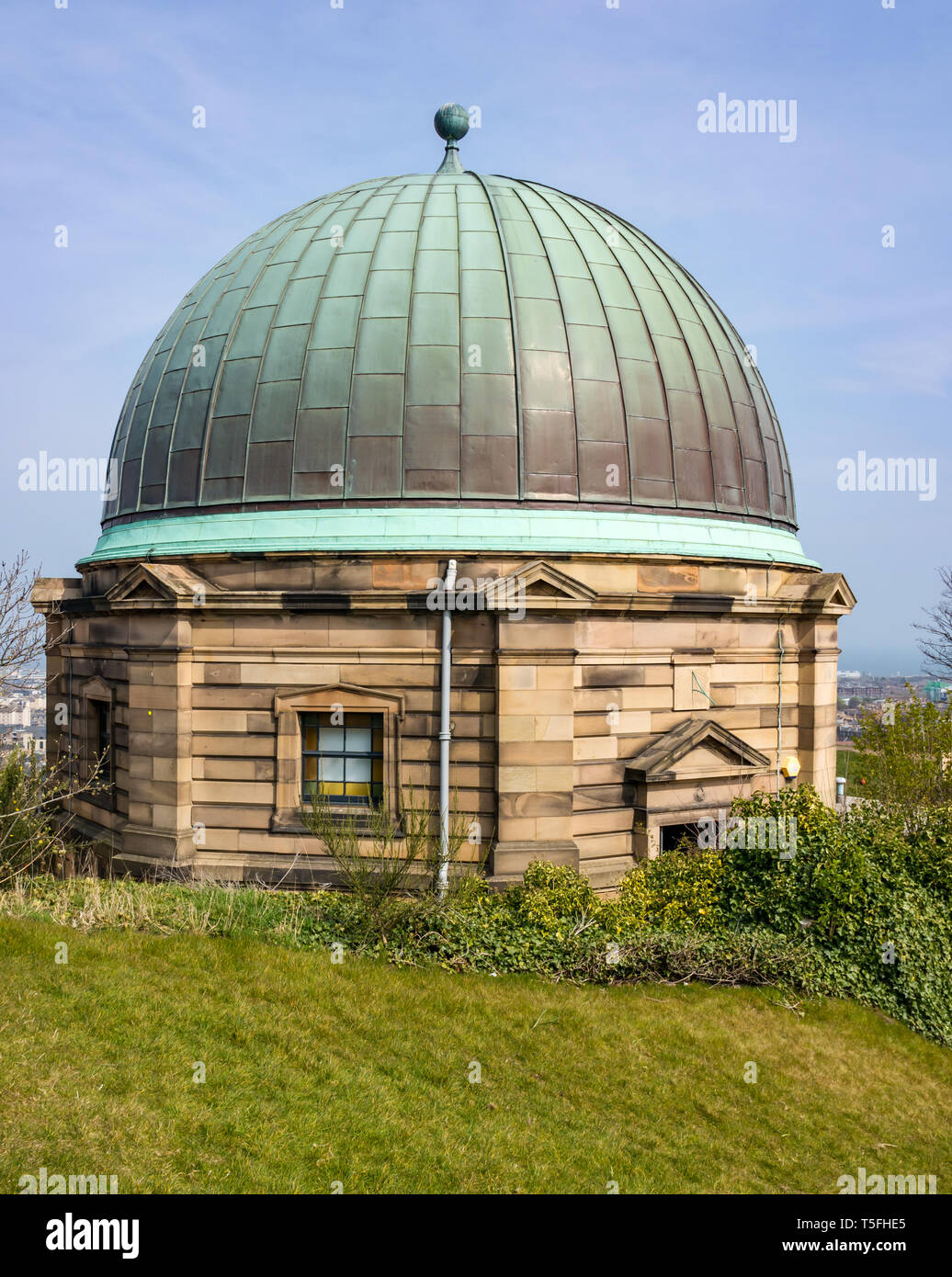 Osservatorio della città, ora collettiva galleria d'arte, Calton Hill, Edimburgo, Scozia, Regno Unito Foto Stock