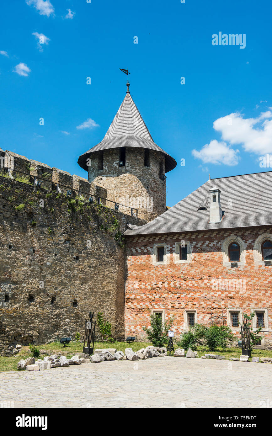 Khotyn fortezza lungo la sponda del fiume Dniester, Ucraina Foto Stock