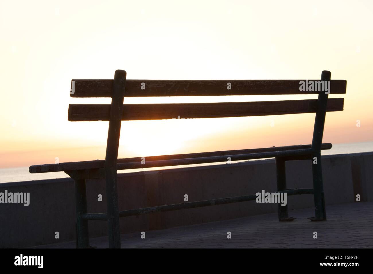 Kuwait sunrise vista da spiaggia Foto Stock