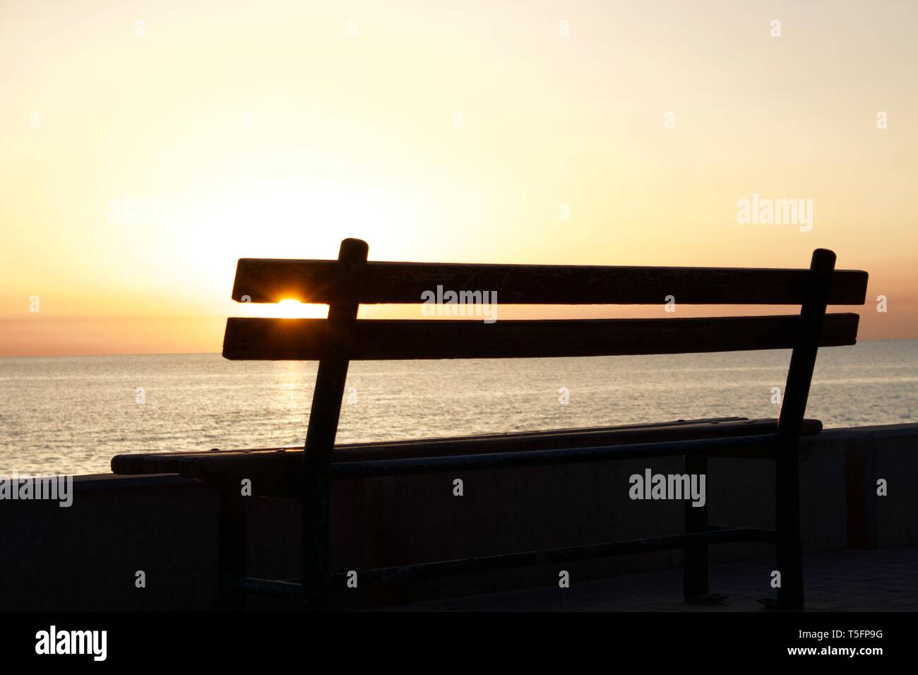 Kuwait sunrise vista da spiaggia Foto Stock