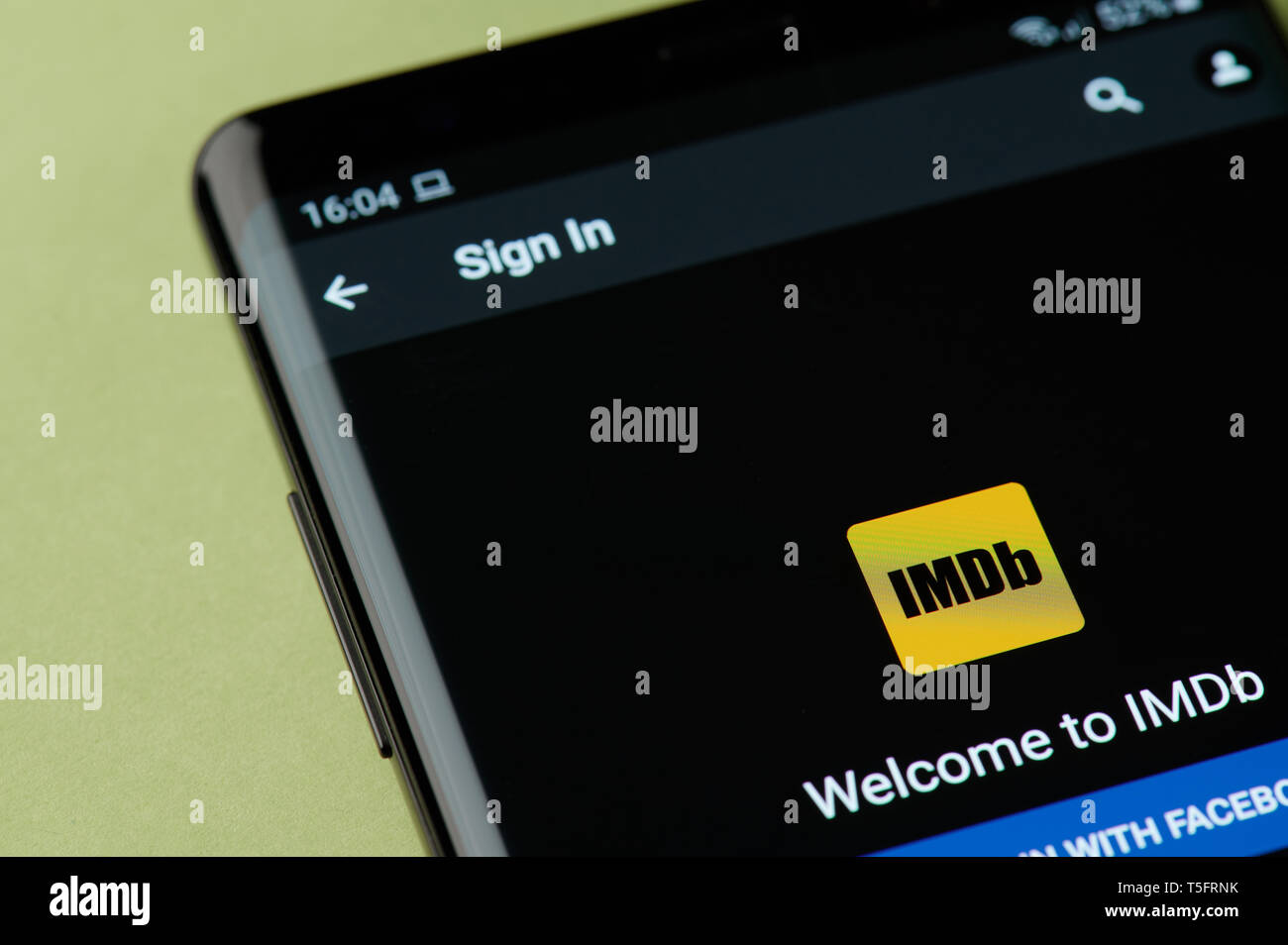 New york, Stati Uniti d'America - 22 aprile 2019: accedi in IMDb movie ratings interfaccia su schermo dello smartphone Foto Stock