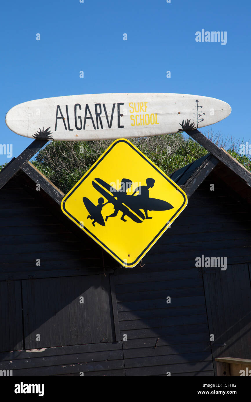 Algarve Surf School, Amado; spiaggia Algarve; Portogallo Foto Stock