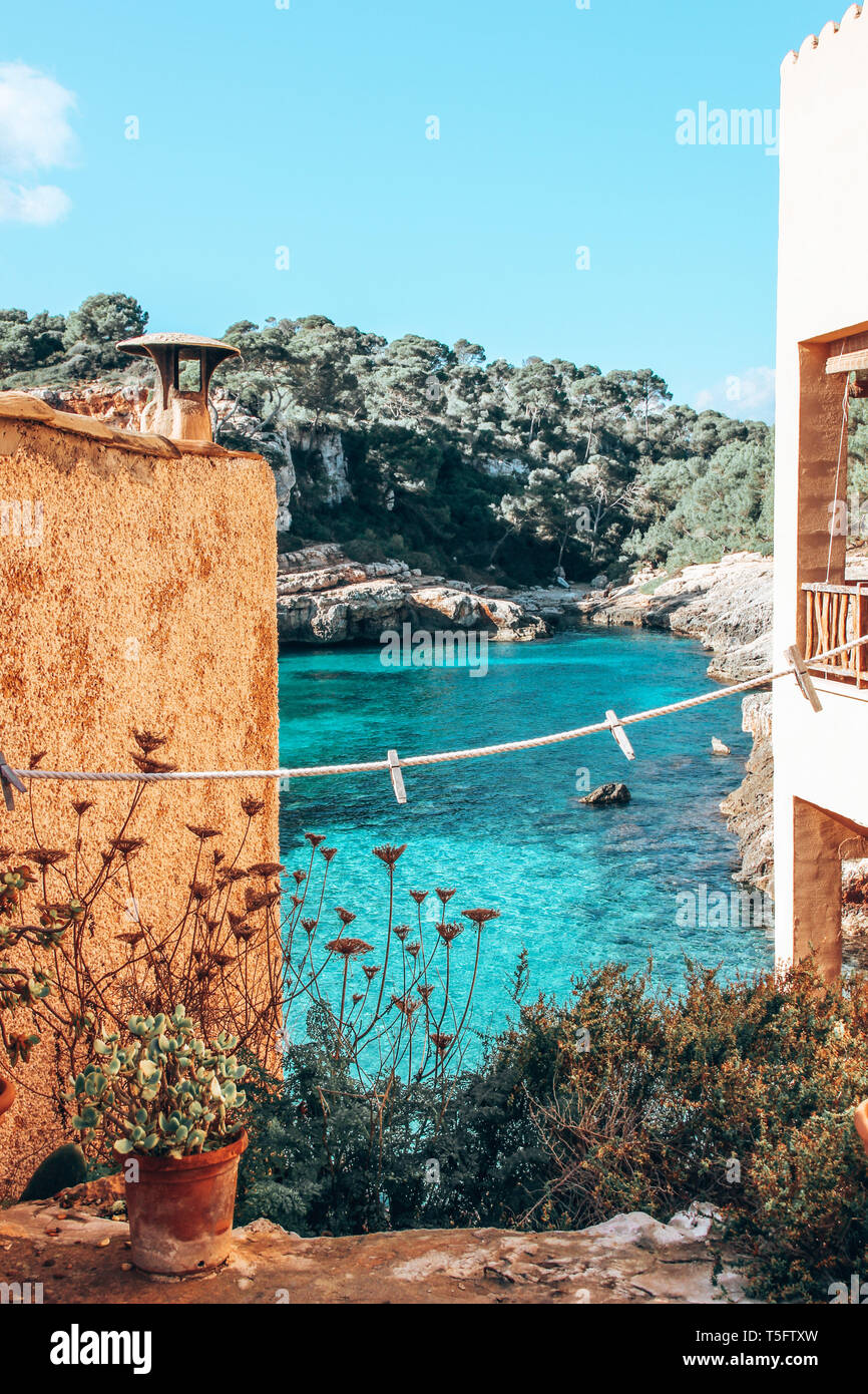 Vista sulla bella baia chiamata Cala s'Almunia sull isola delle Baleari Maiorca Foto Stock