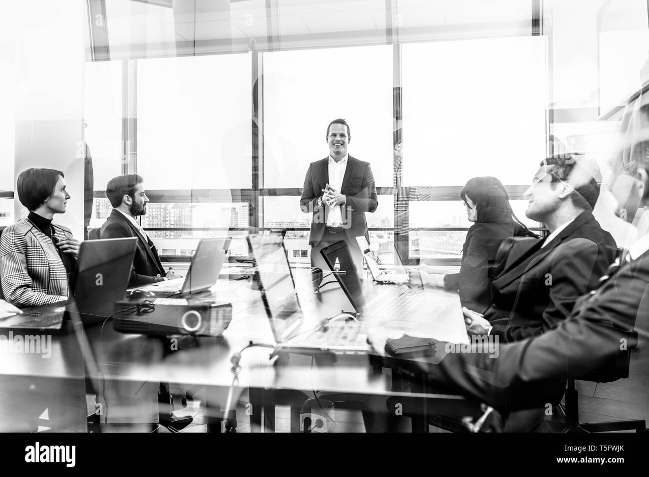Manager di successo aziendale leader del team business office meeting. Foto Stock