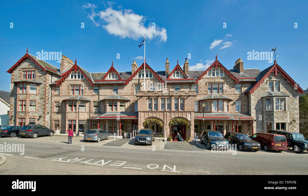 BRAEMAR ABERDEENSHIRE in Scozia la facciata del FIFE ARMS HOTEL Foto Stock