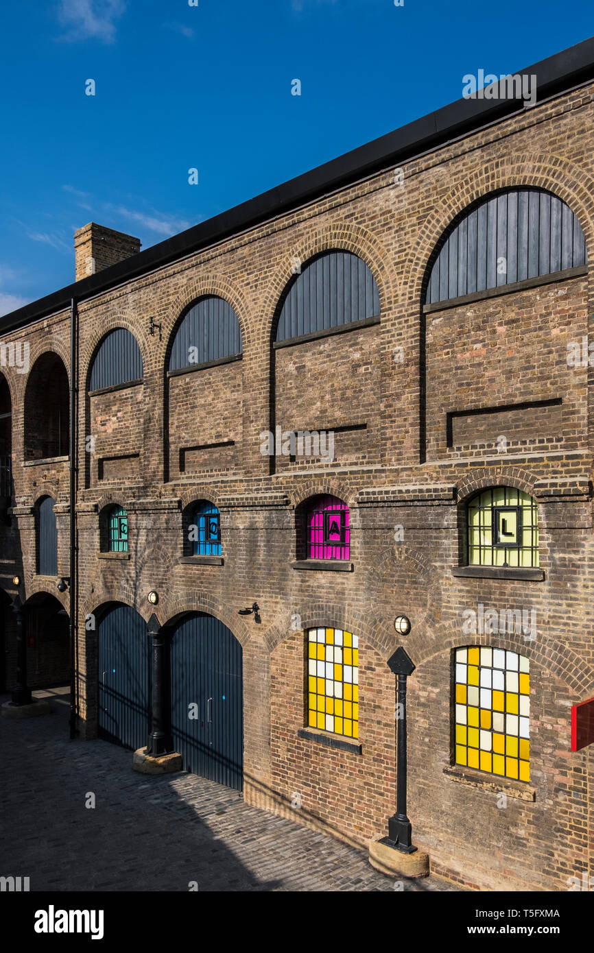Caduta di carbone's Yard un nuovo quartiere di retail, parte del re di rigenerazione incrociata, progetto di King Cross a Londra, Inghilterra, Regno Unito Foto Stock