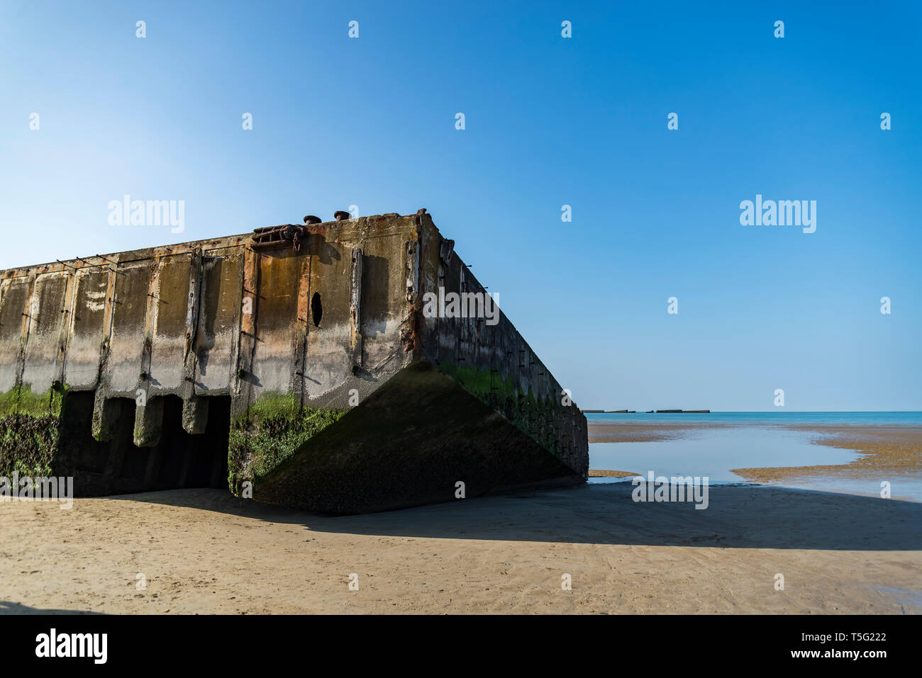 I resti del porto di Gelso ad Arromanches, Normandia Francia Foto Stock
