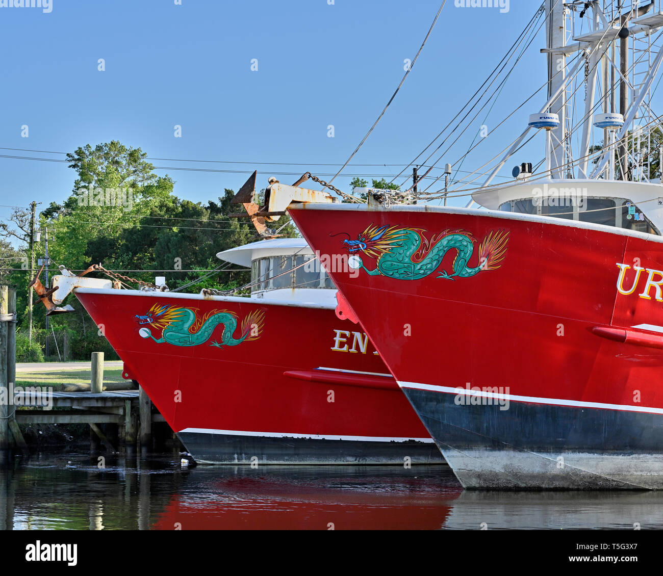 La pesca commerciale di imbarcazioni e natanti adibiti alla pesca di gamberetti legato, parte della flotta di pesca, il Bayou La Batre Alabama, Stati Uniti d'America. Foto Stock