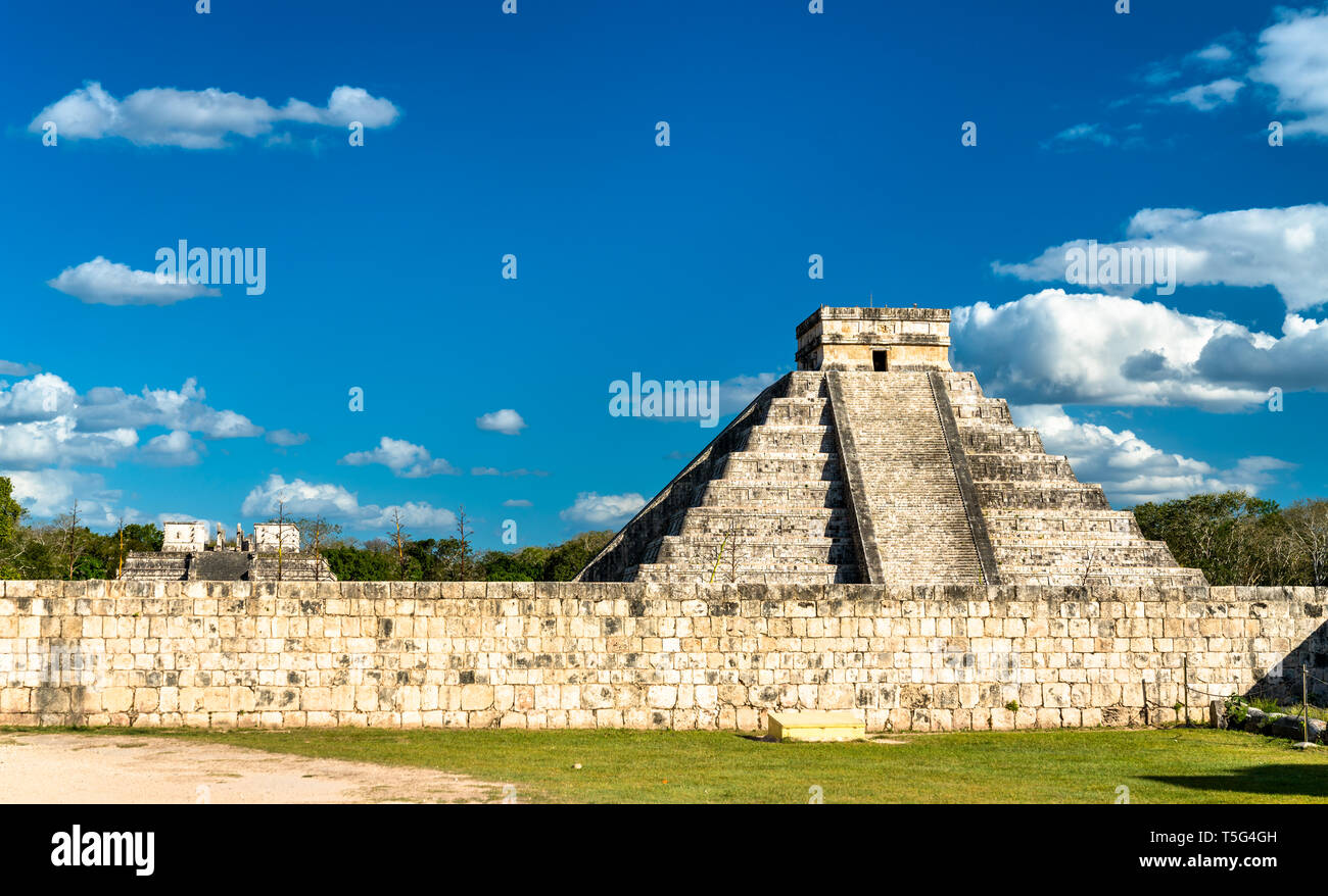 El Castillo o Kukulkan, piramide principale a Chichen Itza in Messico Foto Stock