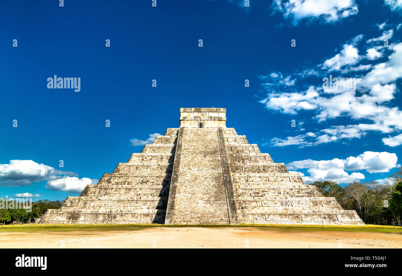 El Castillo o Kukulkan, piramide principale a Chichen Itza in Messico Foto Stock