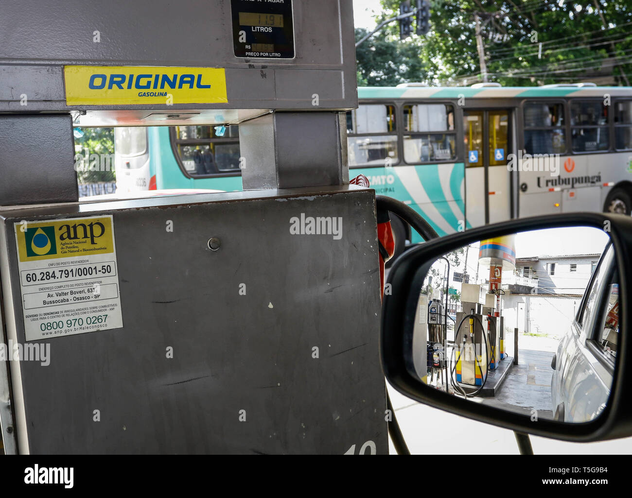 SÃO PAULO, SP - 24.04.2019: AUMENTO DA GASOLINA NAS REFINARIAS - la Petrobras ha annunciato martedì scorso (23), l'aumento del prezzo medio del litro di gas che è passato per le raffinerie. Secondo la società di proprietà dello stato, il riadeguamento medio del carburante, a partire da questa data, sarà R $ 0.0396 per litro, fino 2.046%. Si tratta del primo aumento del prezzo della benzina inviato alle raffinerie in 18 giorni. (Foto: Aloisio Mauricio/Fotoarena) Foto Stock