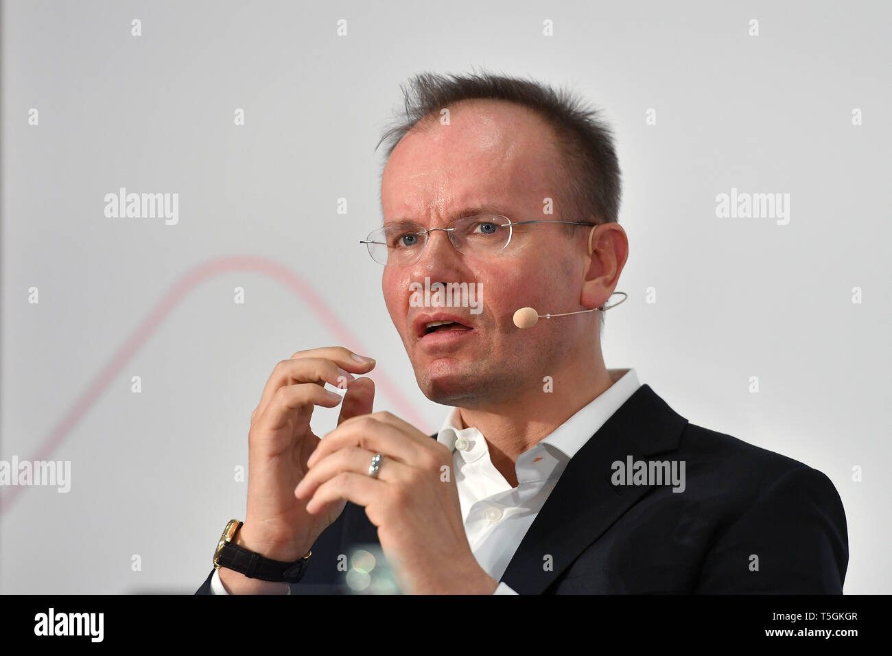 Dr. Markus BRAUN (CEO e presidente del consiglio di amministrazione), il gesto, immagine singola, singola immagine, Ritratto, Ritratto, Ritratto. Conferenza stampa annuale WIRECARD AG | Utilizzo di tutto il mondo Foto Stock