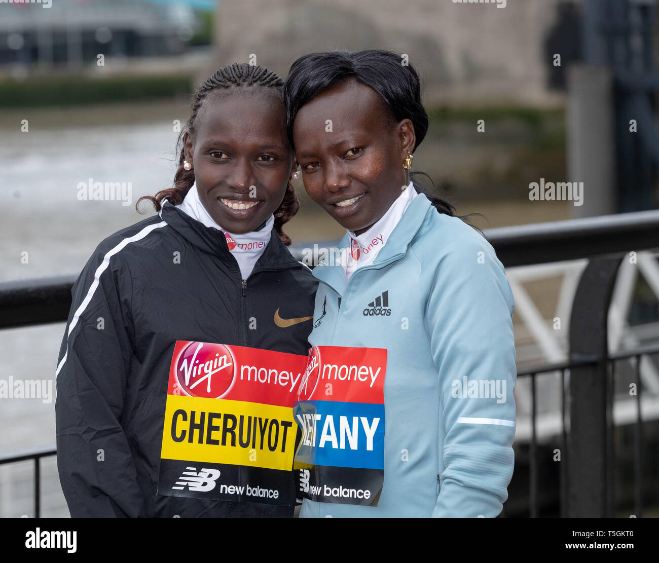 London 25thApril 2019, soldi VIRGIN LONDON MARATHON Photocall donna corridori Elite Vivian Cheruiyot e Maria Ketany, Credito: Ian Davidson/Alamy Live News Foto Stock