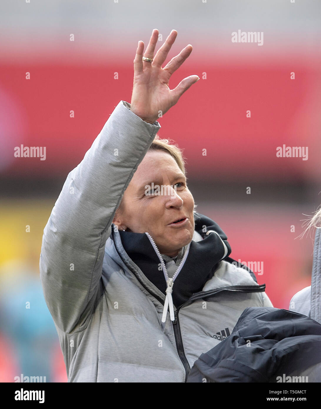 Bundescoachin/coachin/coach Martina VOSS-TECKLENBURG (GER) chiama, fatto cenno, gesto gesto, la squadra nazionale donne Friendlies, Germania (GER) - Giappone (JPN) 2: 2, su 09.04.2019 in Paderborn/Germania. | Utilizzo di tutto il mondo Foto Stock