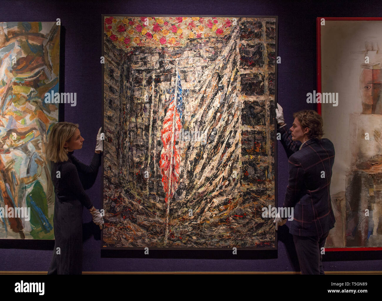 Londra, Regno Unito. Xxv Aprile, 2019. Bonhams moderno e contemporaneo del Medio Oriente vendita arte anteprima in New Bond Street. Immagine: Ayman Baalbaki (Libano). Ambasciata americana, 2011. Stima £ 70,000-100,000. Credito: Malcolm Park/Alamy Live News. Foto Stock