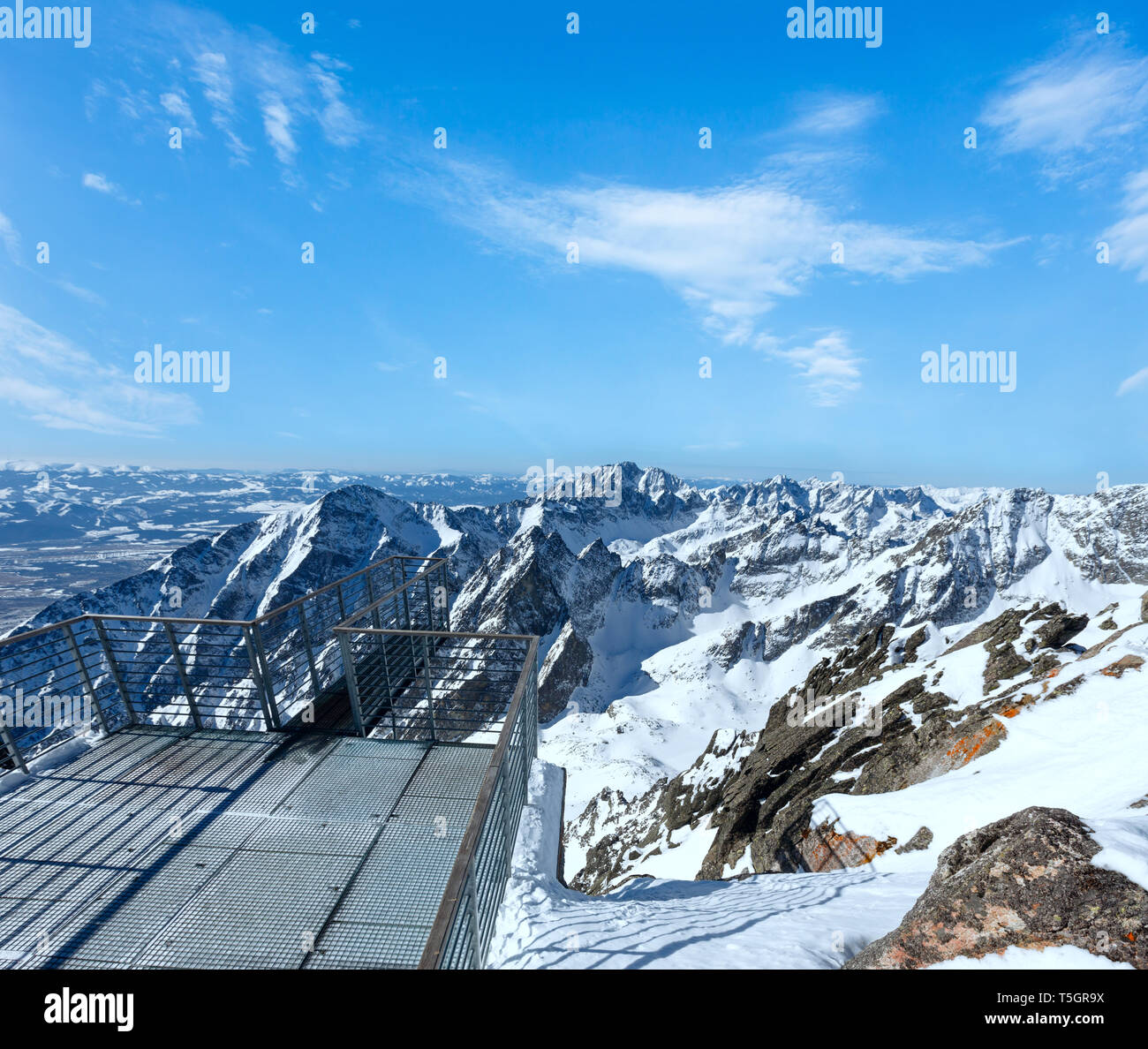 Inverno montagna rocciosa del paesaggio, Tatranska Lomnitsa, Alti Tatra, Slovacchia Foto Stock