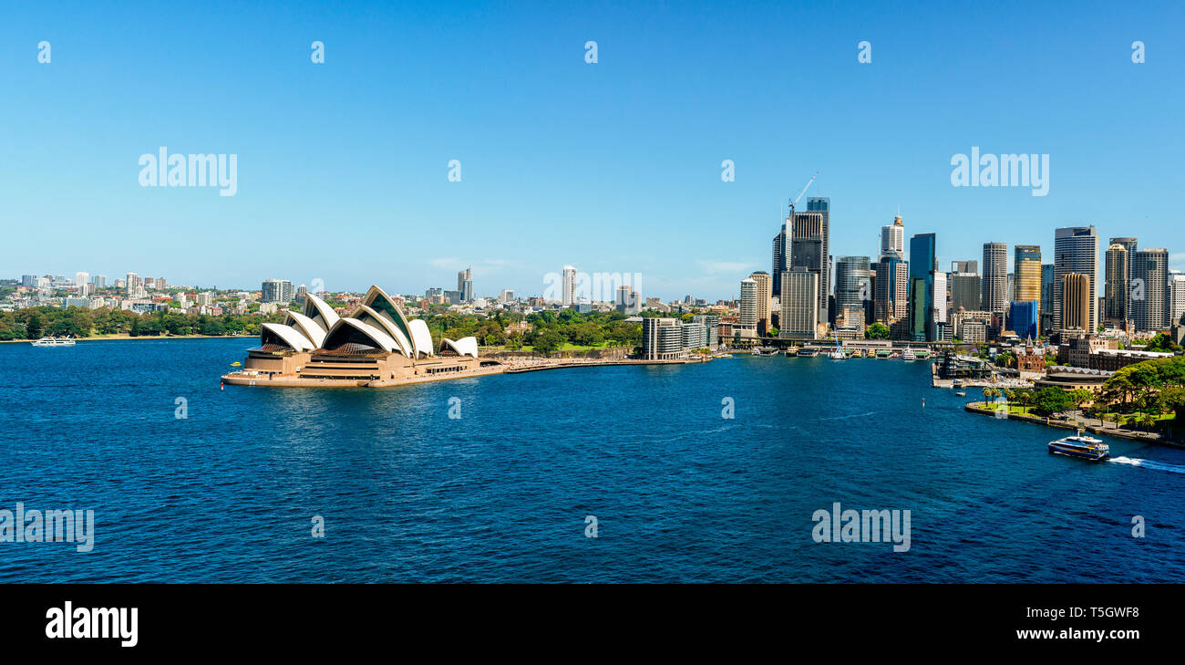 Australia, Nuovo Galles del Sud, Sydney, Sydney paesaggio con l'Opera e il quartiere finanziario Foto Stock