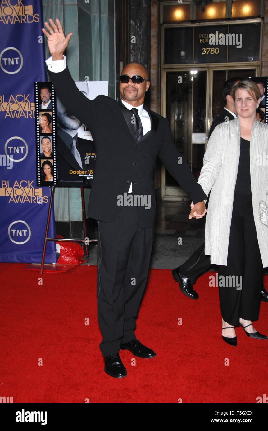 LOS ANGELES, CA. 15 ottobre 2006: Cuba Gooding JR & moglie a seconda annua Black Movie Awards a Los Angeles. Immagine: Paul Smith / Featureflash Foto Stock
