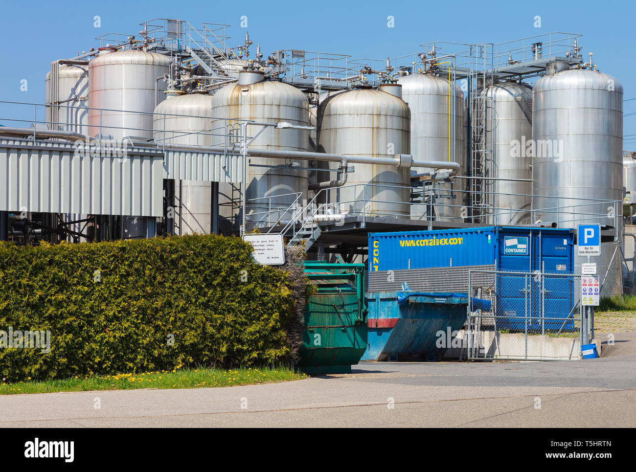 Hedingen, Svizzera - 19 Aprile 2019: facility del KLK Kolb company. La KLK Kolb produce tensioattivi, carta processo sostanze chimiche e altri che Foto Stock