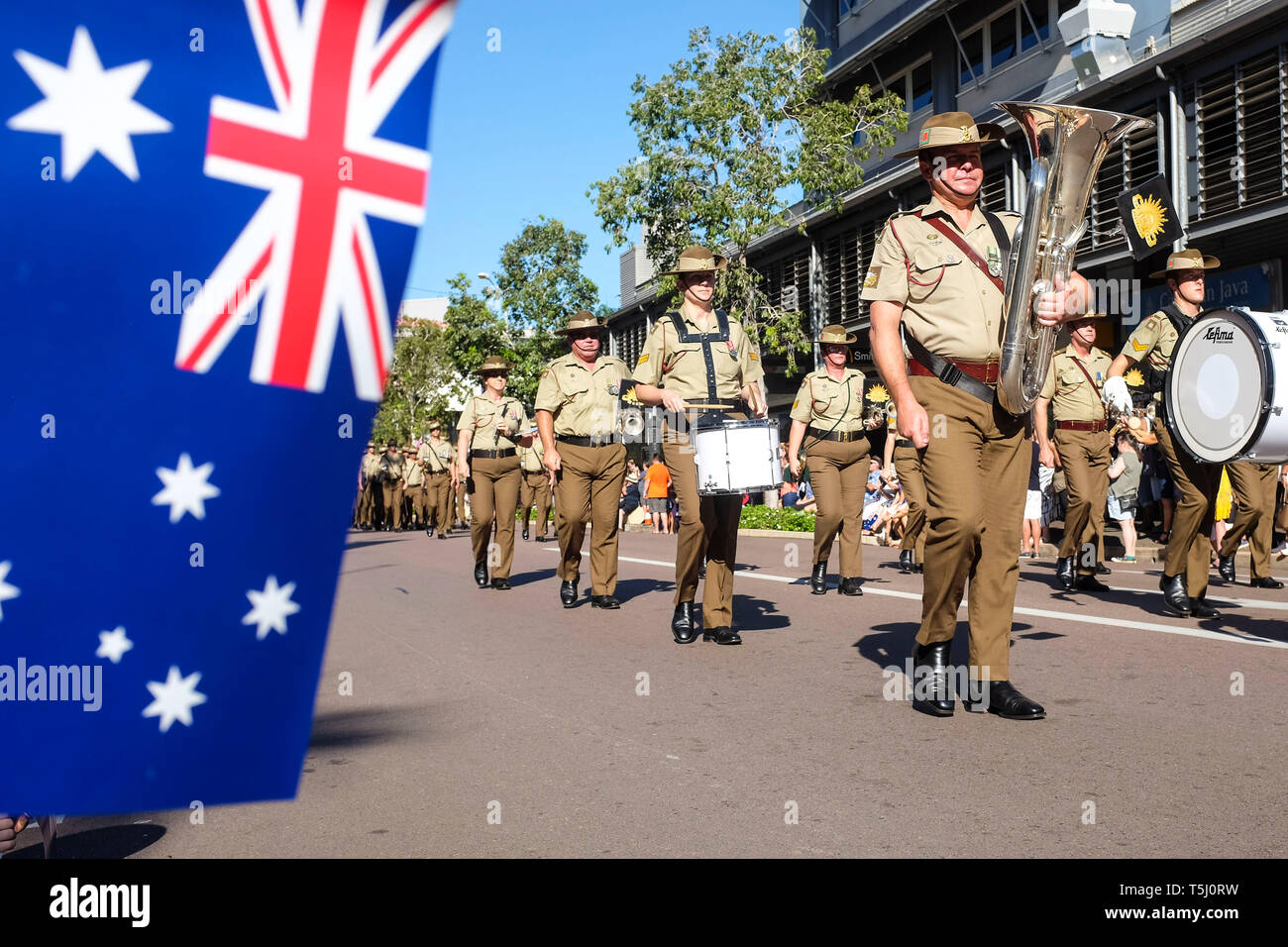 ANZAC Day parade di Knuckey street in Darwin, la capitale del Territorio Settentrionale dell'Australia - 2019.04.25 Foto Stock