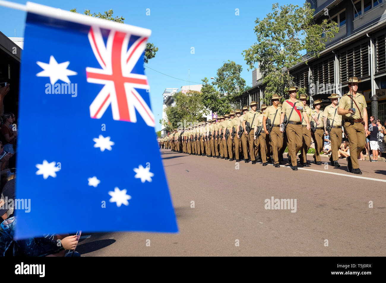 ANZAC Day parade di Knuckey street in Darwin, la capitale del Territorio Settentrionale dell'Australia - 2019.04.25 Foto Stock