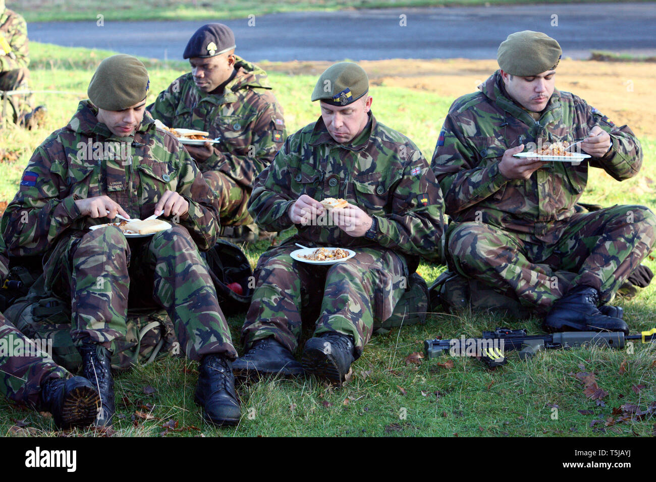 Riservisti dal London solo TA reggimento di fanteria, il reggimento di Londra, pre-distribuzione formazione in preparazione per servizio in Afghanistan. Norfolk. 10.12.09 Foto Stock