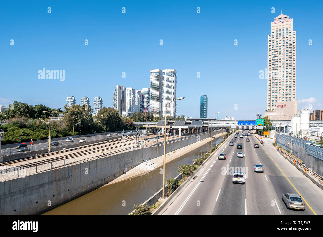 Israele, Tel Aviv-Yafo - 23 Febbraio 2019: Ayalon highway Foto Stock