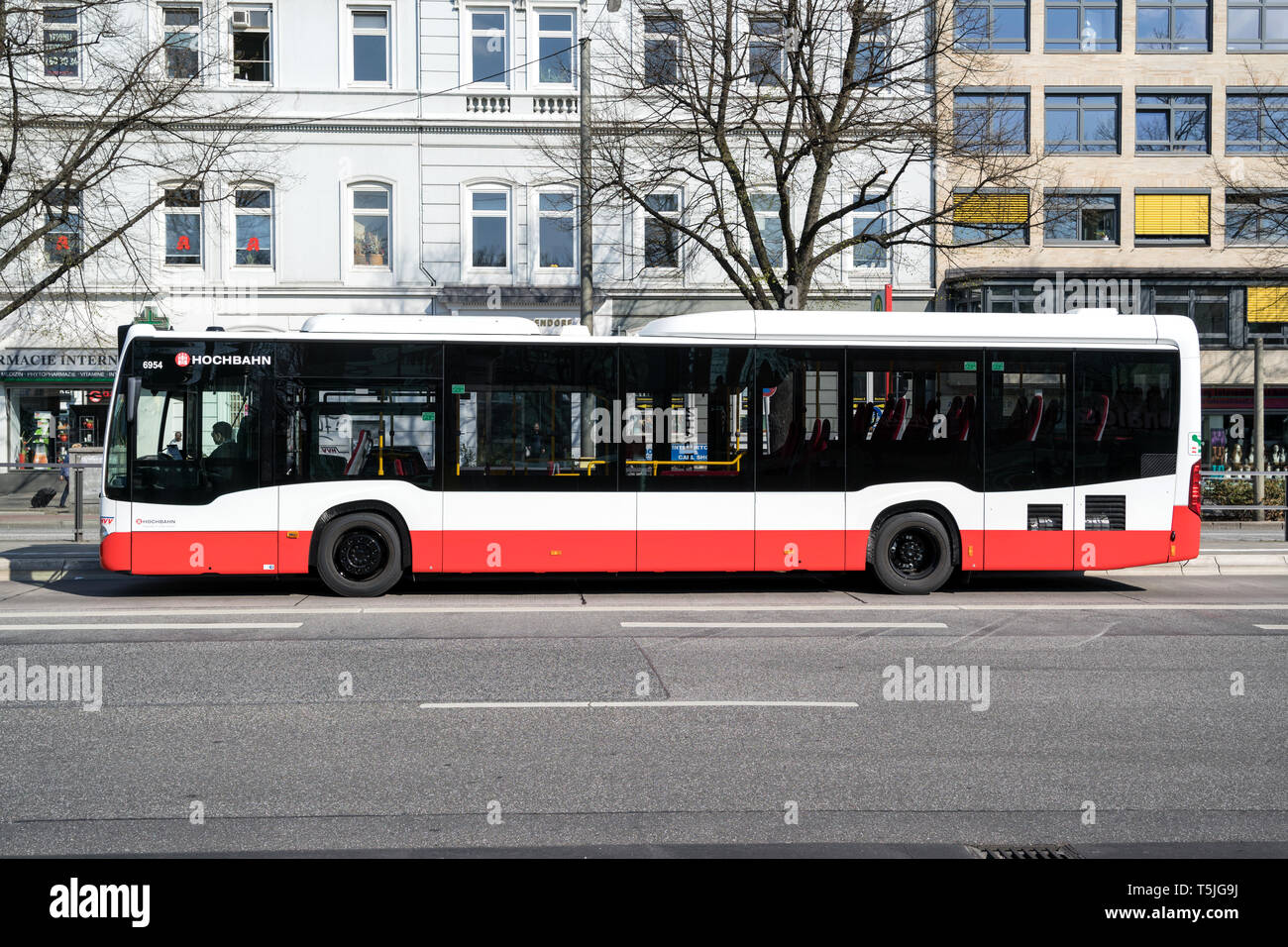 Hochbahn bus. L' Hamburger Hochbahn AG fondata nel 1911, gestisce il sistema della metropolitana e grandi parti del sistema di bus ad Amburgo, in Germania. Foto Stock