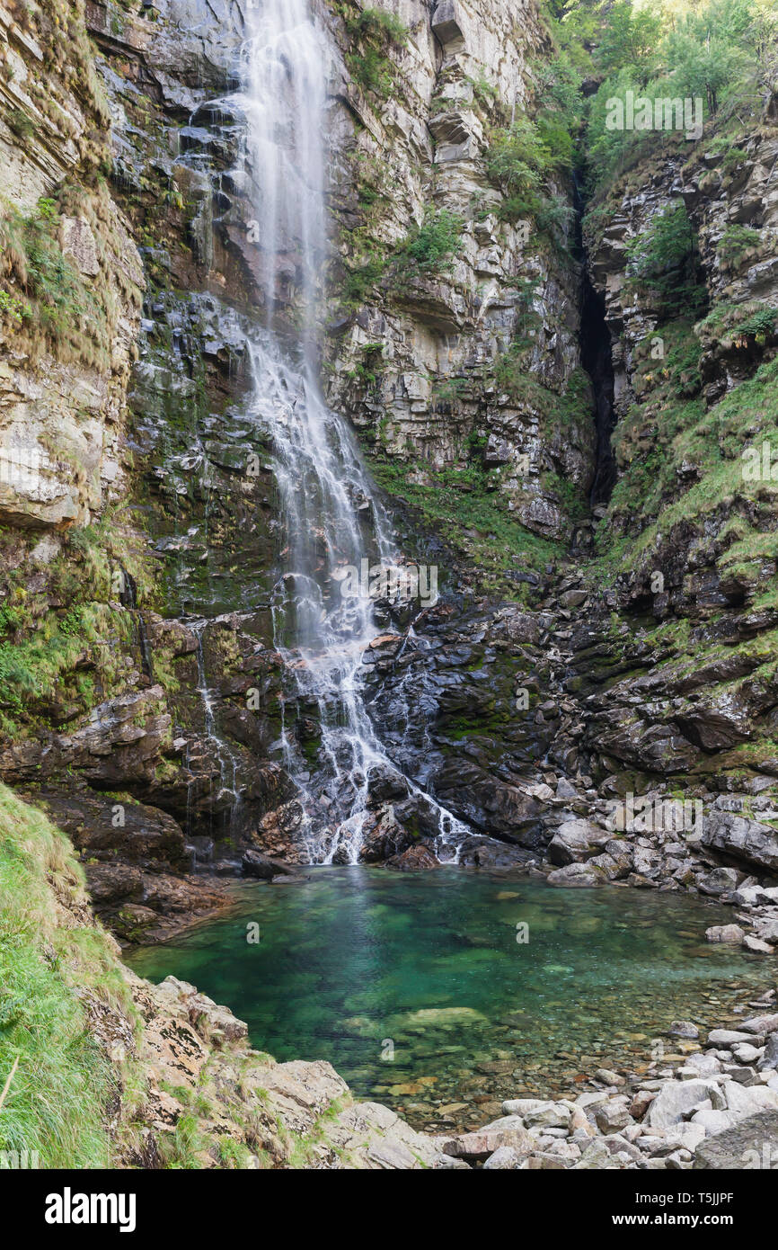 La Svizzera, Ticino, Valle Redorta, cascata Froda Foto stock - Alamy