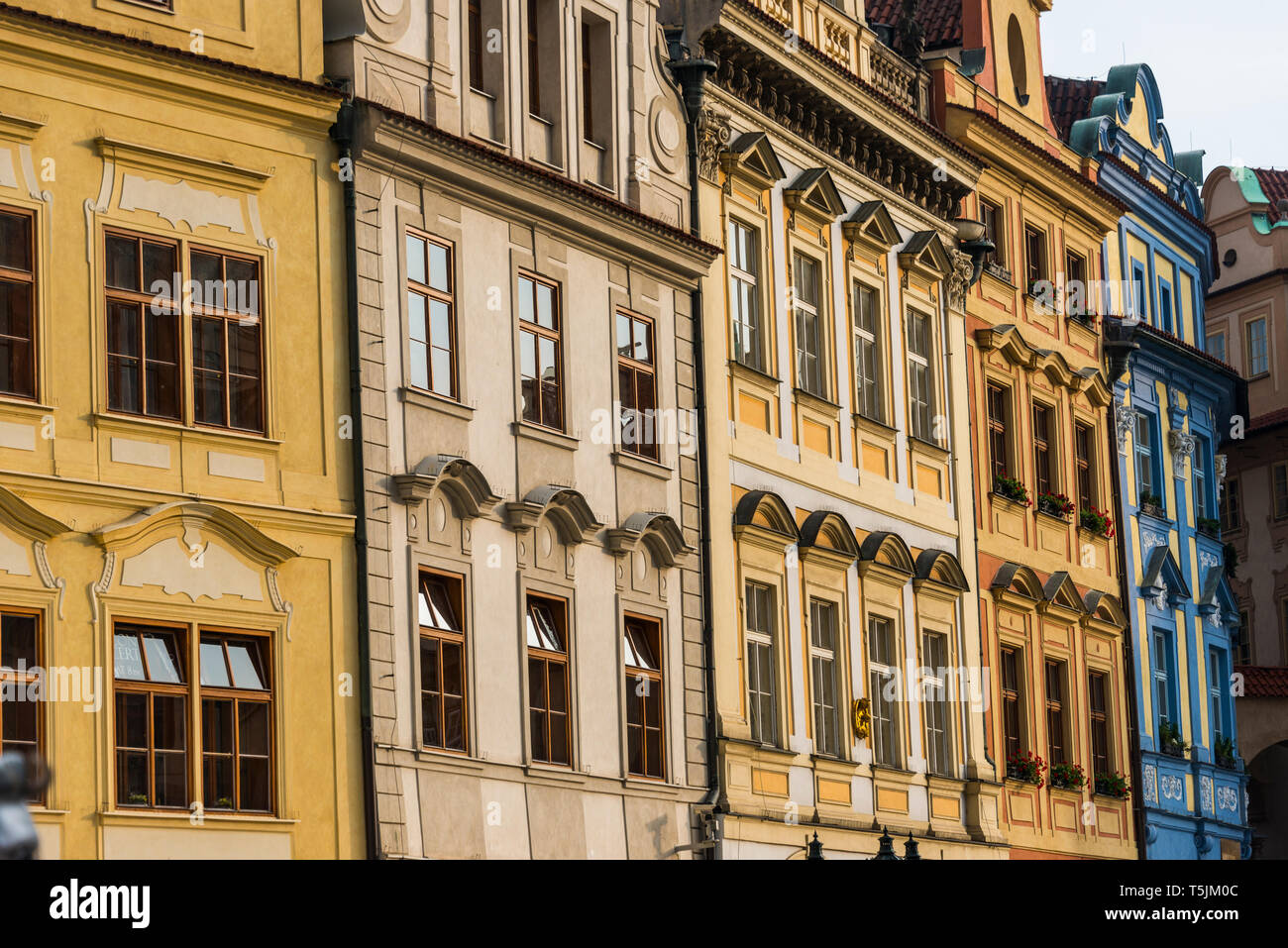Repubblica Ceca, Praga case sulla piazza della città vecchia Foto Stock