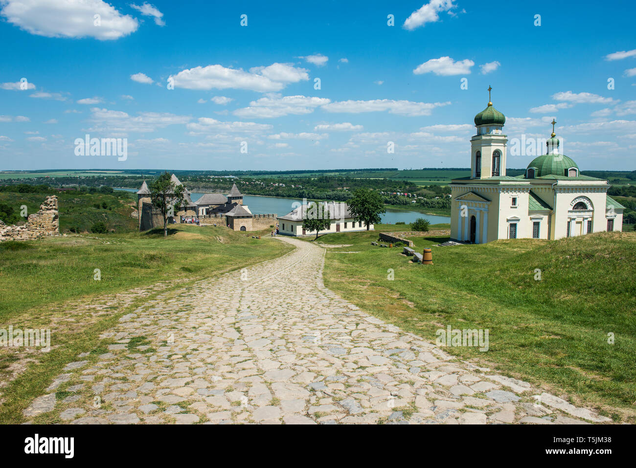Khotyn fortezza lungo la sponda del fiume Dniester, Ucraina Foto Stock