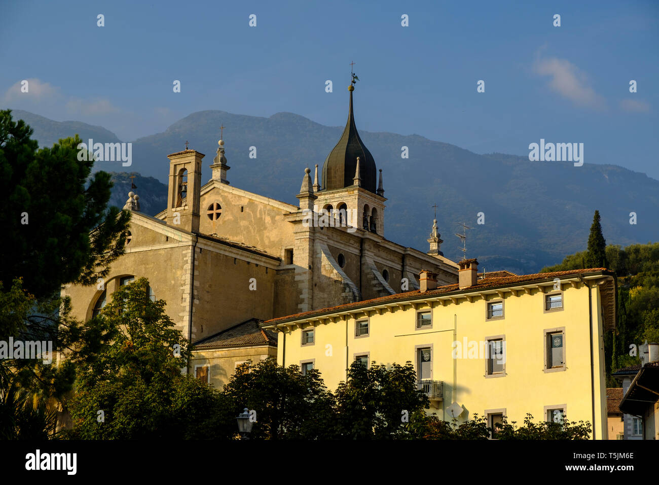 L'Italia, Dolomiti, Trentino-Alto Adige, Arco, Collegiata dell'Assunta Foto Stock