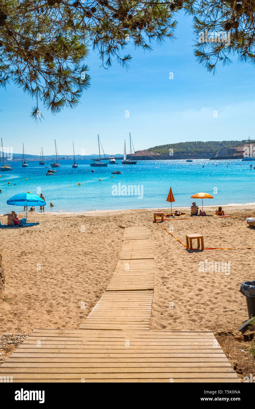Cala Bassa Beach. Sant Antoni de Portmany. Isola di Ibiza. Isole Baleari. Spagna Foto Stock