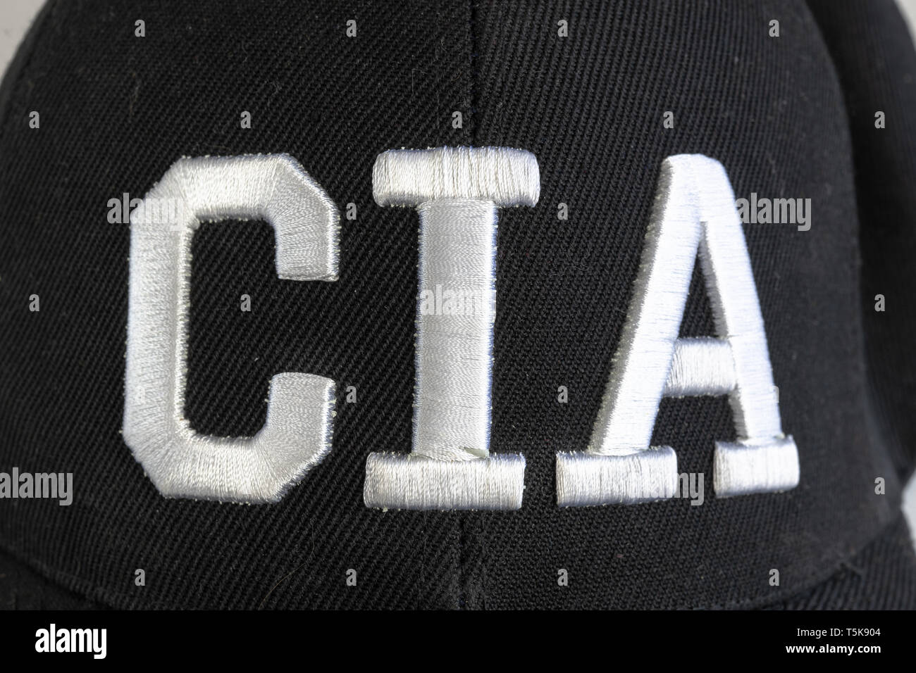 Il testo del logo della CIA che sta per Central Intelligence Agency. Vista frontale del testo ricamato Foto Stock
