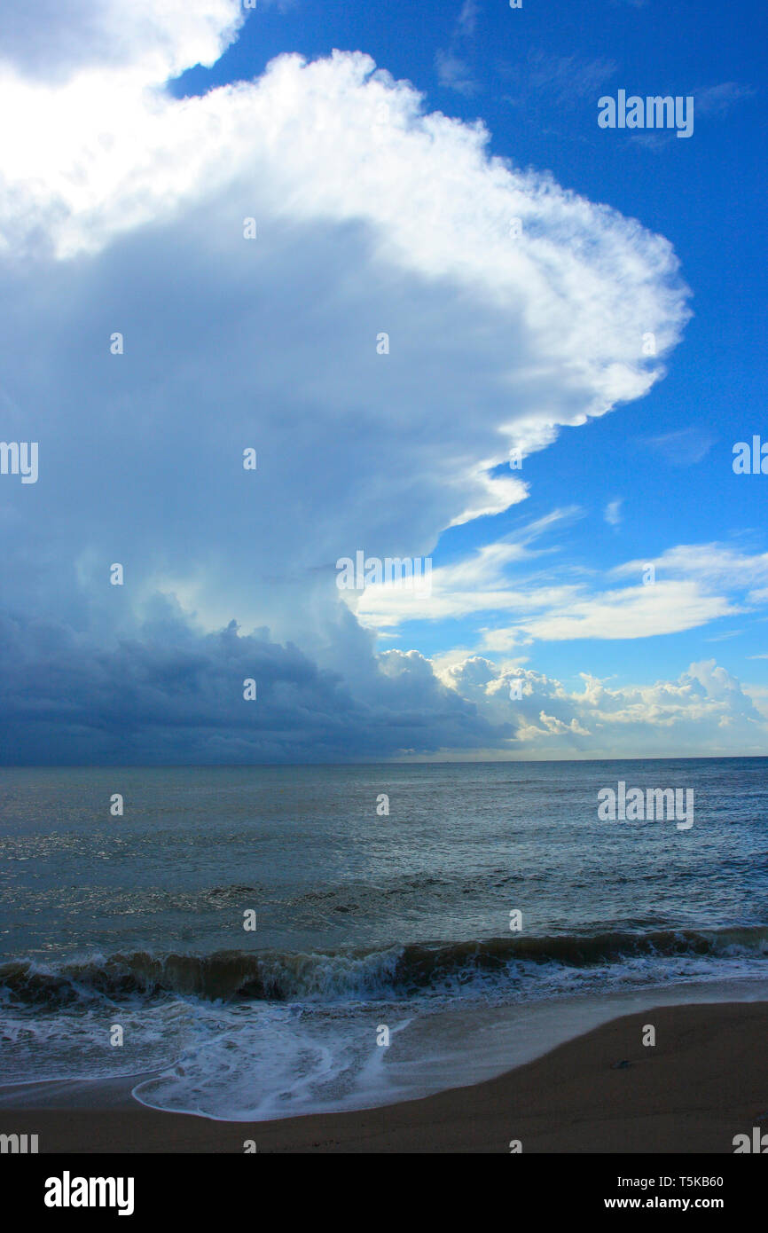 Cumulunimbus. Mare Mediterraneo. La Catalogna. Spagna Foto Stock