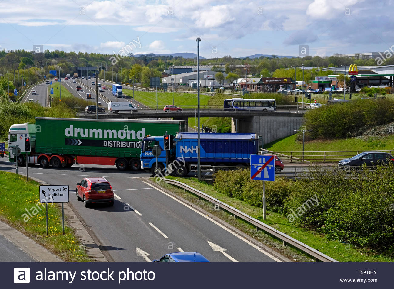 M9 autostrada allo svincolo 1 e slip road a Newbridge intersezione e rotonda, al di fuori di Edimburgo, Scozia Foto Stock