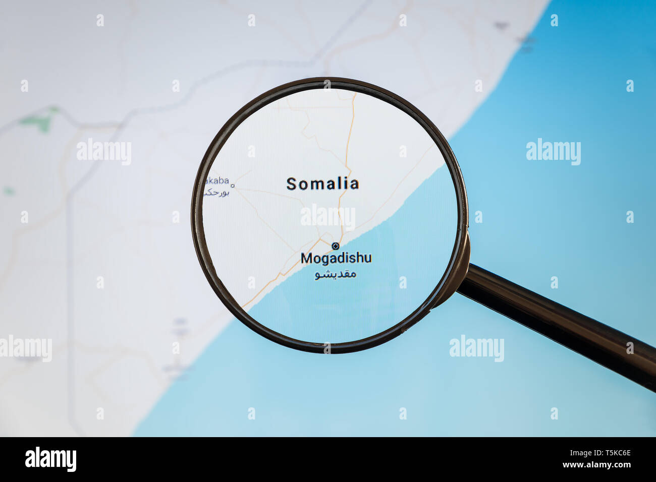 Mogadiscio, Somalia. Mappa politico. Visualizzazione della città concetto illustrativa sullo schermo attraverso la lente di ingrandimento. Foto Stock