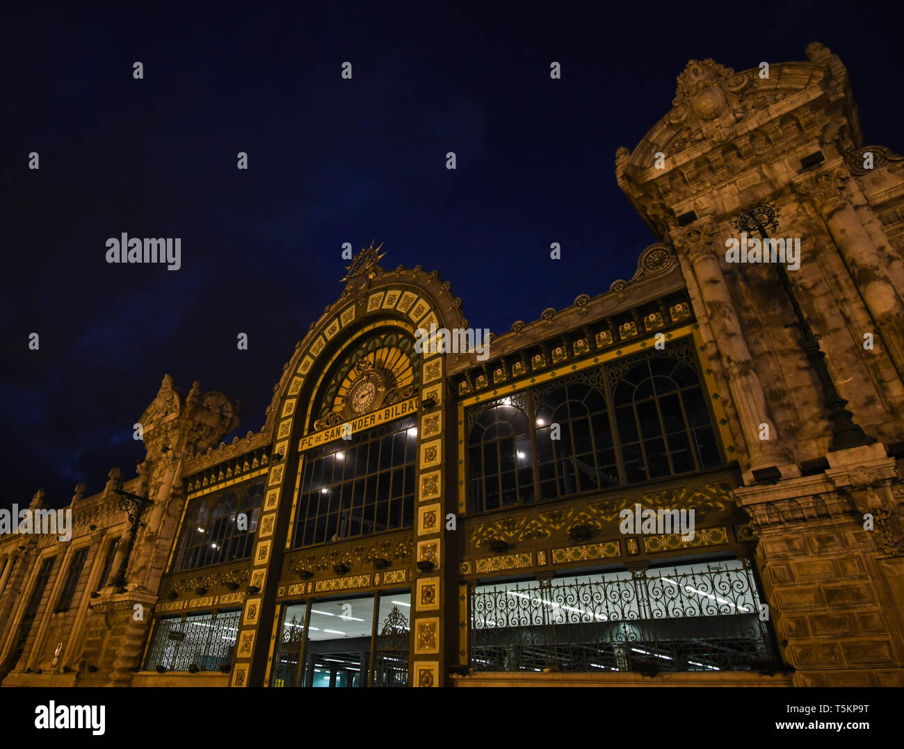 Bilbao stazione Concordia al calar della sera a Bilbao Foto Stock