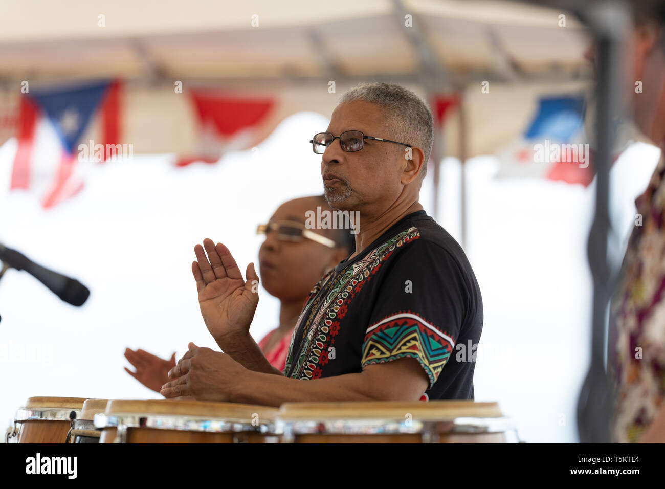 Wilmington, Carolina del Nord, Stati Uniti d'America - Aprile 6, 2019: Il North Carolina Azalea Festival, membri della danza afro-americano Ensemble effettuando al Foto Stock