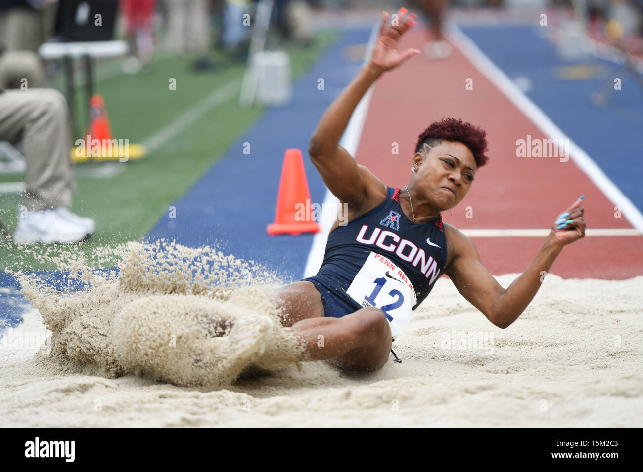 Philadelphia, Pennsylvania, USA. Xxv Aprile, 2019. TAYLOR boschi, (3) in azione durante il collegio Donne Salto in lungo campionato a Penn relè tenutasi a Franklin Campo in Philadelphia PA Credito: Ricky Fitchett/ZUMA filo/Alamy Live News Foto Stock