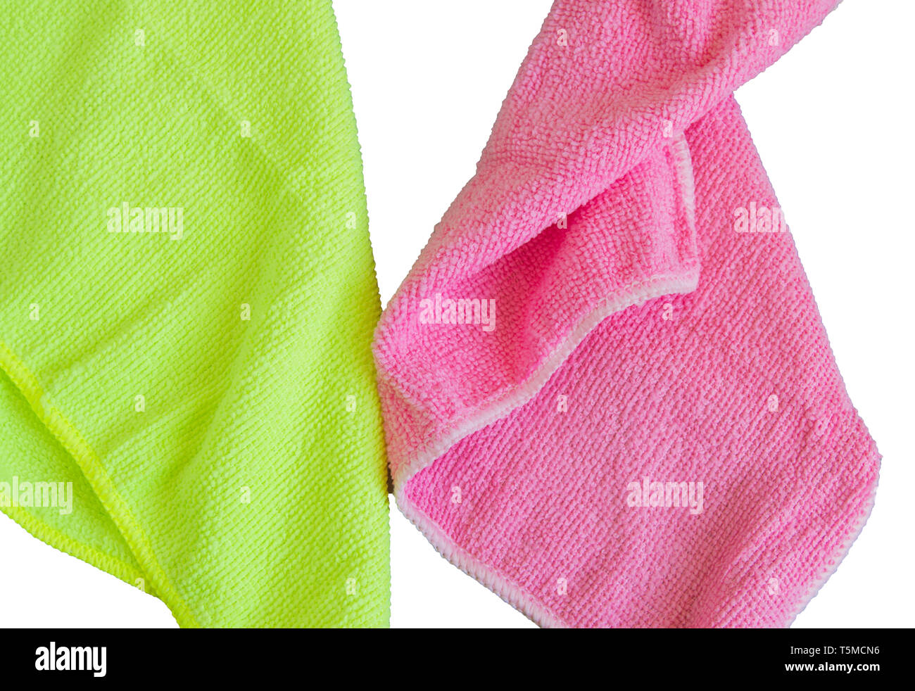 Panni in microfibra isolati su sfondo bianco, strumenti per la pulizia e la pulizia. Il concetto di pulizia di primavera, piatto laici. Foto Stock