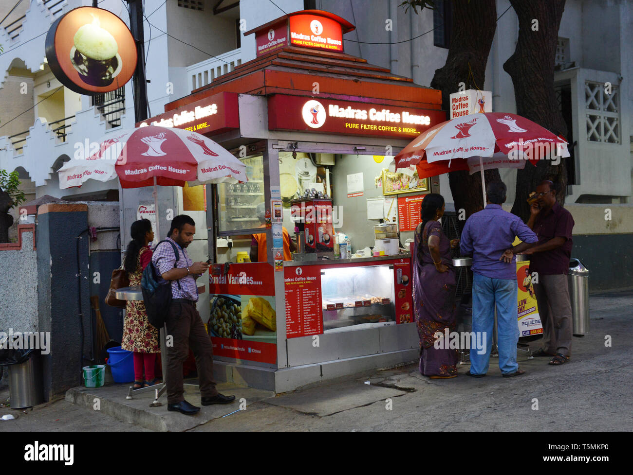 Un piccolo Madras coffee house di Chennai, India. Foto Stock