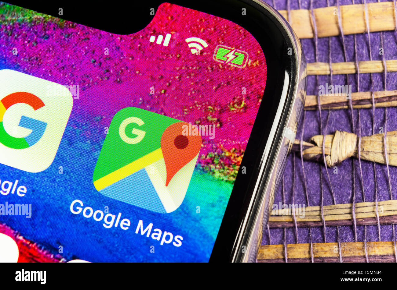 Sankt-Petersburg, Russia, febbraio 17, 2019: Google Maps icona applicazione su Apple iPhone schermo X close-up. Google Maps icona. Applicazione Google maps Foto Stock