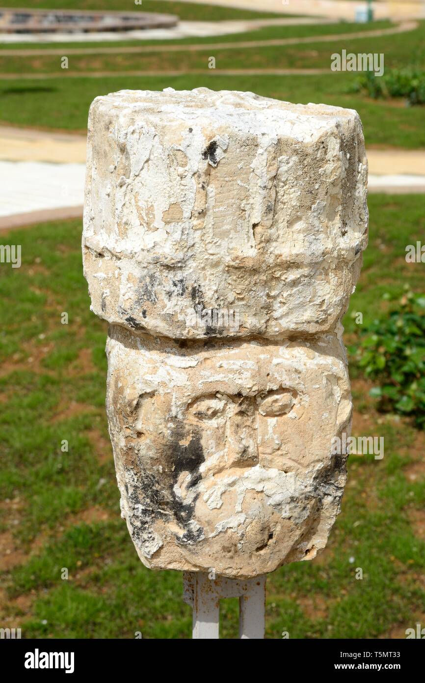 Antica scultura in pietra della setta Bektashi fuori i bektashi Centro Mondiale Tirano Abania Foto Stock