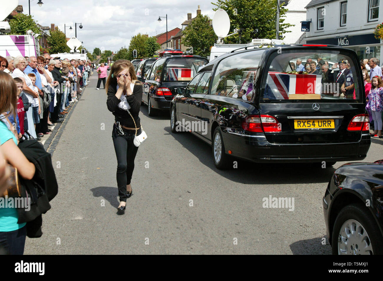 Carri funebri di Aminiasi Toge, 26, Daniel Pastore, 28, Giuseppe Etchells, 22 e Christopher King, 20. Wootton Bassett. 28/07/2009 Foto Stock