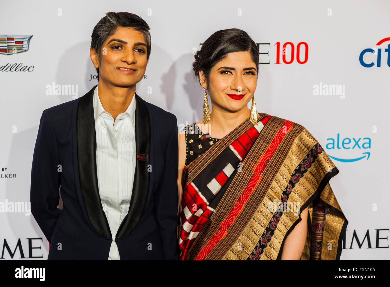 Menaka Guruswamy & Arundhati Katju frequentare 100 Tempo di gala del 23 aprile nella città di New York Foto Stock