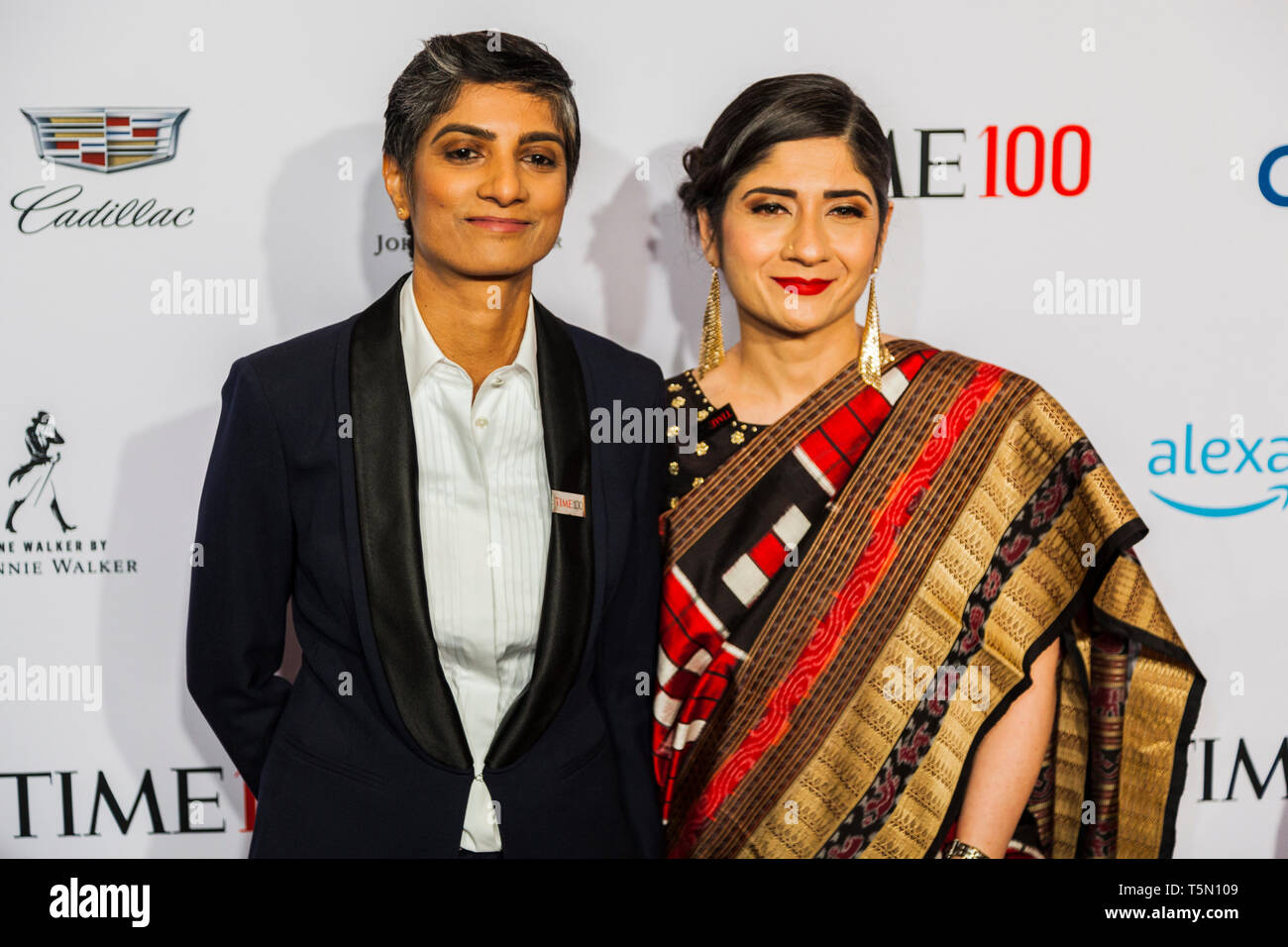 Menaka Guruswamy & Arundhati Katju frequentare 100 Tempo di gala del 23 aprile nella città di New York Foto Stock