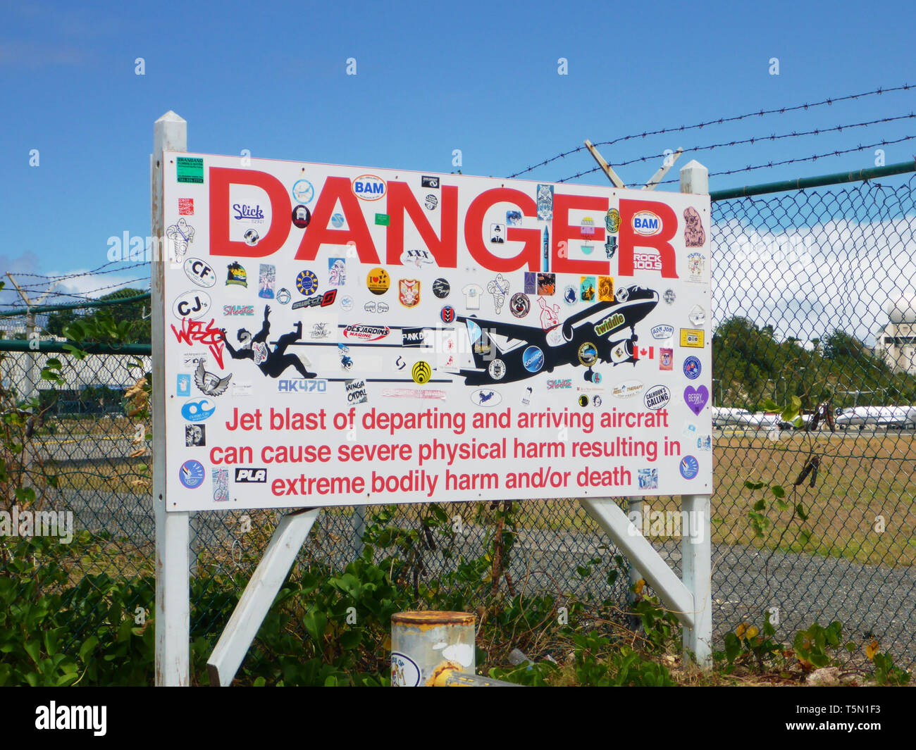 La principessa Juliana, Saint Martin, Francia, 2015 - segno di pericolo - Aeroporto Foto Stock